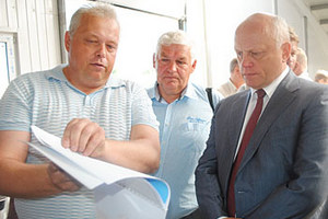 Губернатор и главы МО Омской области осмотрели Терморобот